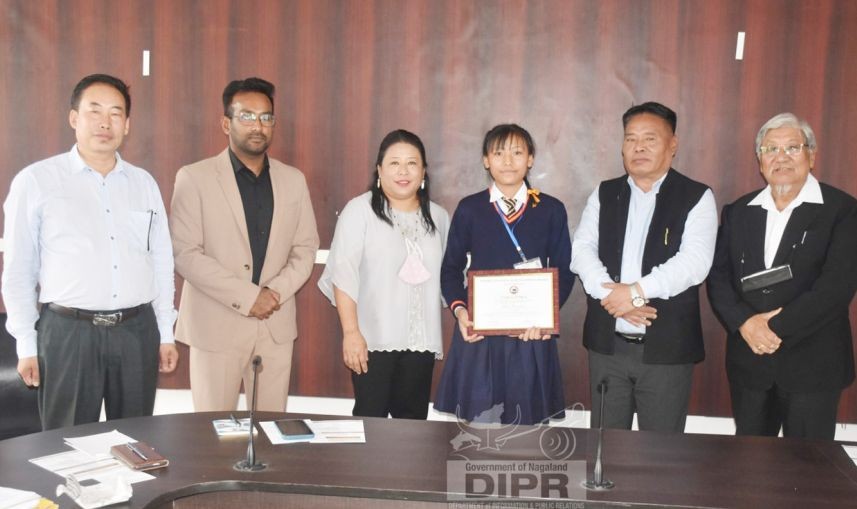 Vesulhulu, Government High Schools HSLC 2022 topper with officials during the felicitation programme held at DPDB Conference Hall Kohima on June 15. (DIPR Photo)